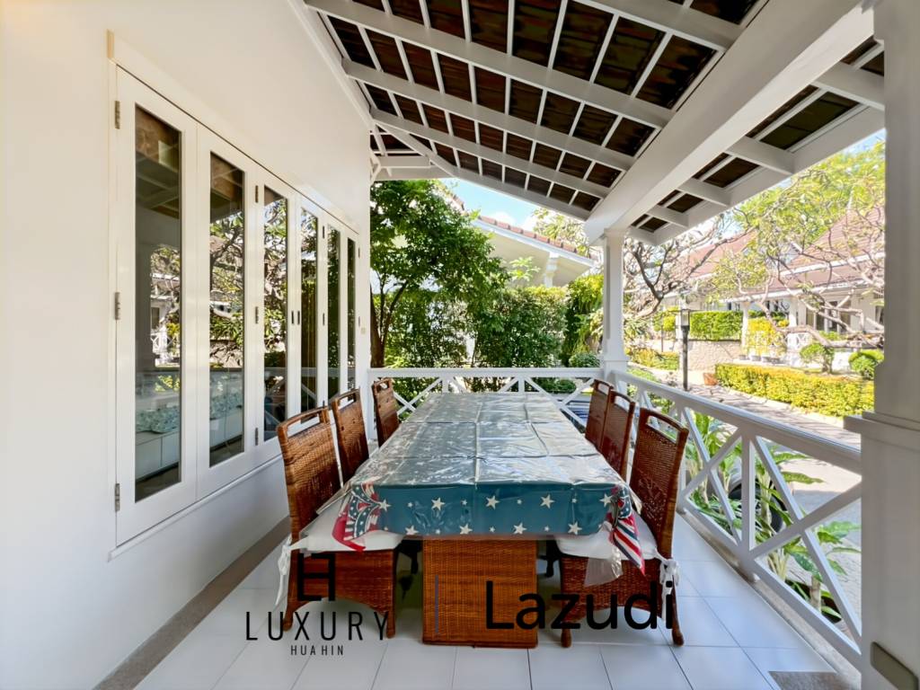 Baan Chaliang Lom : 5 Bedroom, Two Storey Villa A Few Steps from Hua Hin Beach