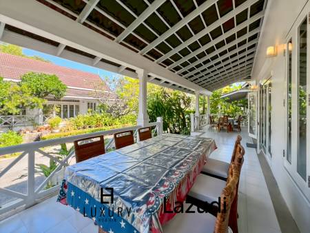 Baan Chaliang Lom : 5 Bedroom, Two Storey Villa A Few Steps from Hua Hin Beach