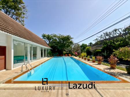 Baan Chaliang Lom : 5 Bedroom, Two Storey Villa A Few Steps from Hua Hin Beach