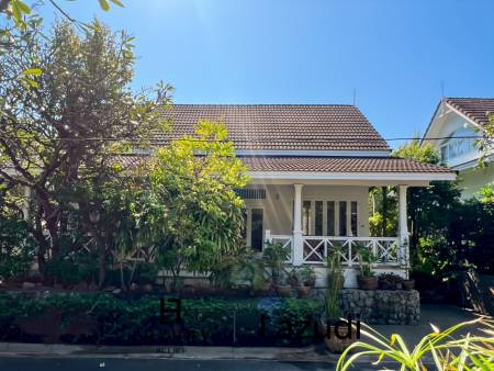 Baan Chaliang Lom : 5 Bedroom, Two Storey Villa A Few Steps from Hua Hin Beach