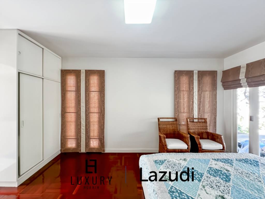 Baan Chaliang Lom : 5 Bedroom, Two Storey Villa A Few Steps from Hua Hin Beach