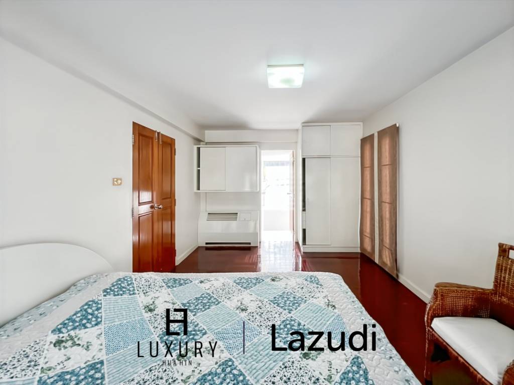 Baan Chaliang Lom : 5 Bedroom, Two Storey Villa A Few Steps from Hua Hin Beach