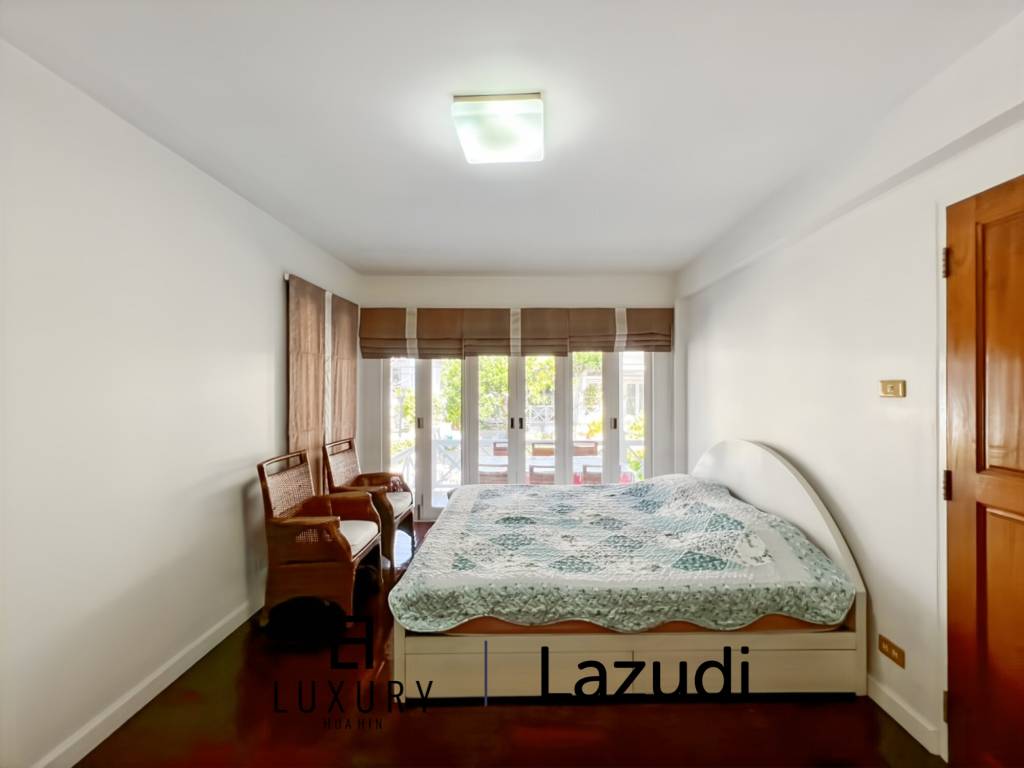 Baan Chaliang Lom : 5 Bedroom, Two Storey Villa A Few Steps from Hua Hin Beach