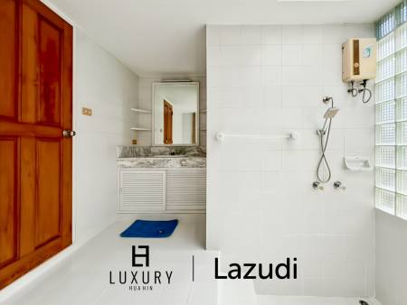 Baan Chaliang Lom : 5 Bedroom, Two Storey Villa A Few Steps from Hua Hin Beach