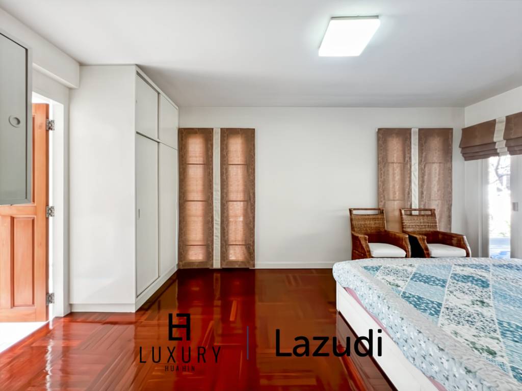 Baan Chaliang Lom : 5 Bedroom, Two Storey Villa A Few Steps from Hua Hin Beach