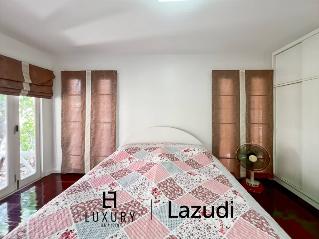 Baan Chaliang Lom : 5 Bedroom, Two Storey Villa A Few Steps from Hua Hin Beach