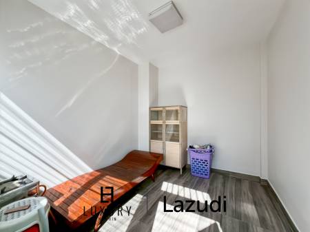 Baan Chaliang Lom : 5 Bedroom, Two Storey Villa A Few Steps from Hua Hin Beach