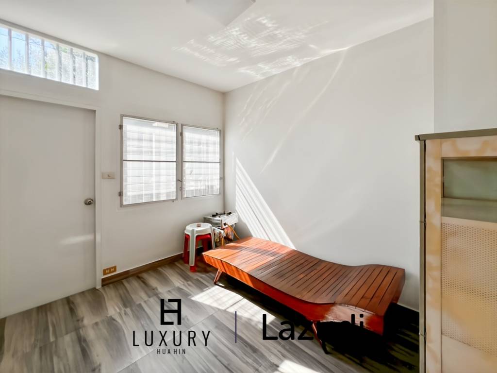 Baan Chaliang Lom : 5 Bedroom, Two Storey Villa A Few Steps from Hua Hin Beach