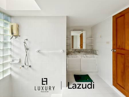 Baan Chaliang Lom : 5 Bedroom, Two Storey Villa A Few Steps from Hua Hin Beach