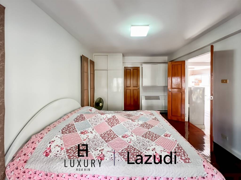 Baan Chaliang Lom : 5 Bedroom, Two Storey Villa A Few Steps from Hua Hin Beach