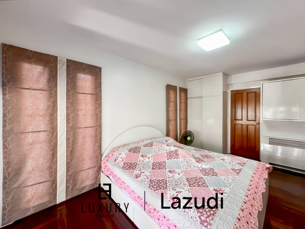 Baan Chaliang Lom : 5 Bedroom, Two Storey Villa A Few Steps from Hua Hin Beach