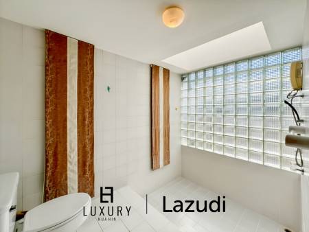 Baan Chaliang Lom : 5 Bedroom, Two Storey Villa A Few Steps from Hua Hin Beach