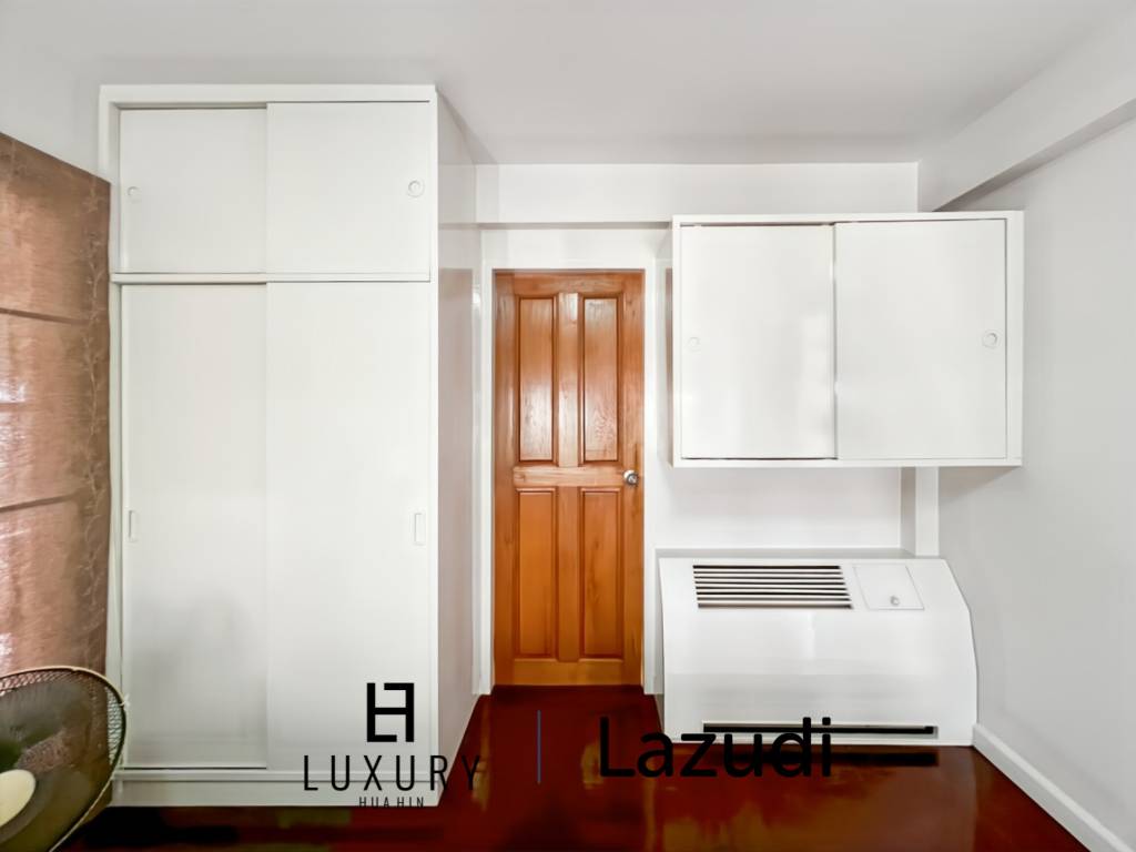 Baan Chaliang Lom : 5 Bedroom, Two Storey Villa A Few Steps from Hua Hin Beach