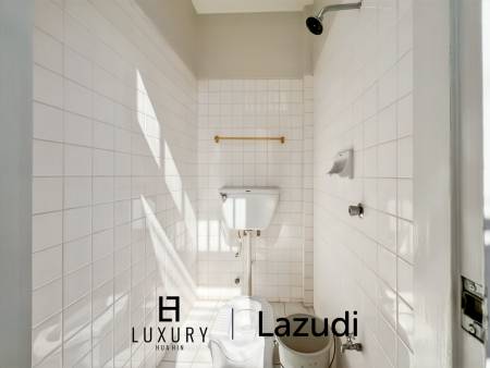 Baan Chaliang Lom : 5 Bedroom, Two Storey Villa A Few Steps from Hua Hin Beach