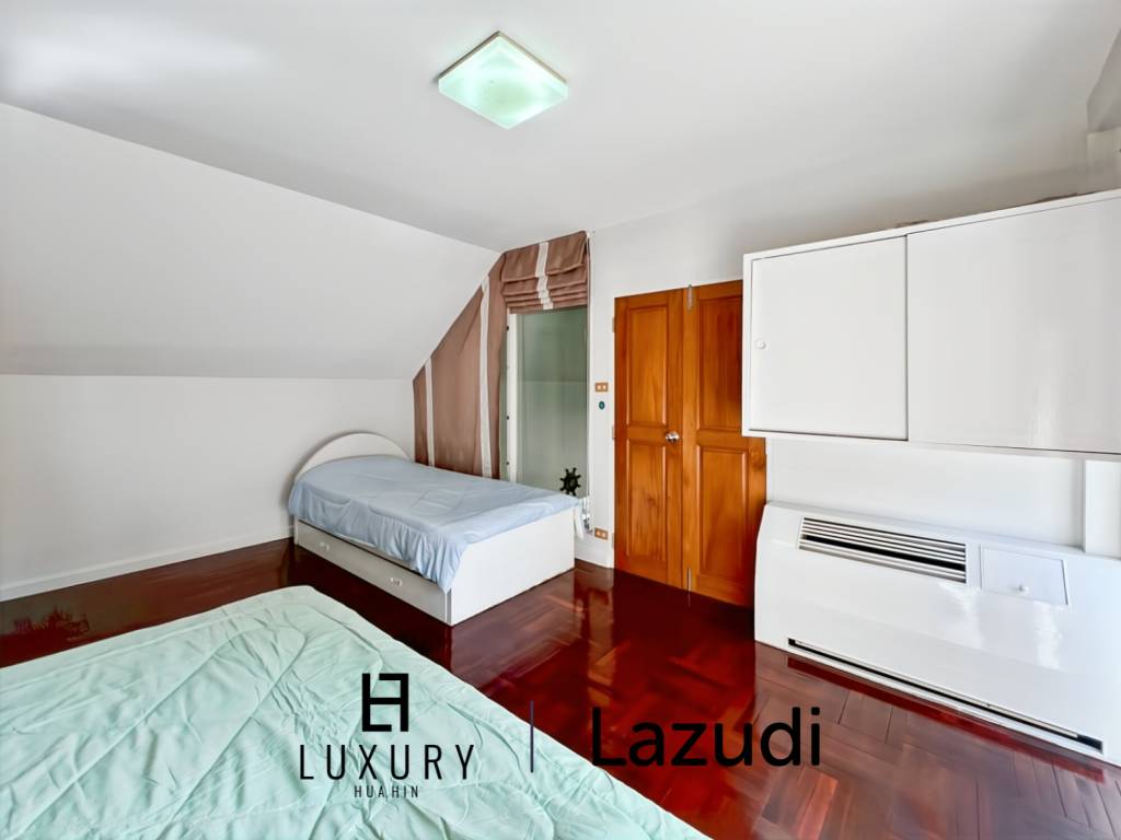 Baan Chaliang Lom : 5 Bedroom, Two Storey Villa A Few Steps from Hua Hin Beach