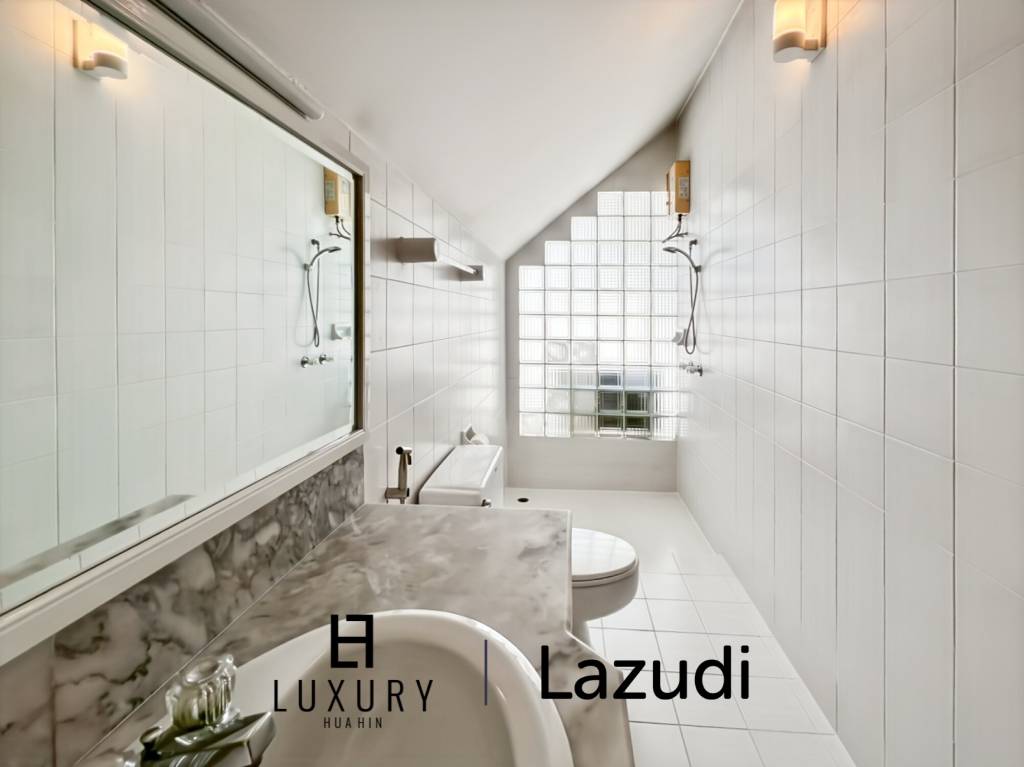 Baan Chaliang Lom : 5 Bedroom, Two Storey Villa A Few Steps from Hua Hin Beach