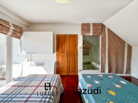 Baan Chaliang Lom : 5 Bedroom, Two Storey Villa A Few Steps from Hua Hin Beach