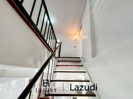 Baan Chaliang Lom : 5 Bedroom, Two Storey Villa A Few Steps from Hua Hin Beach