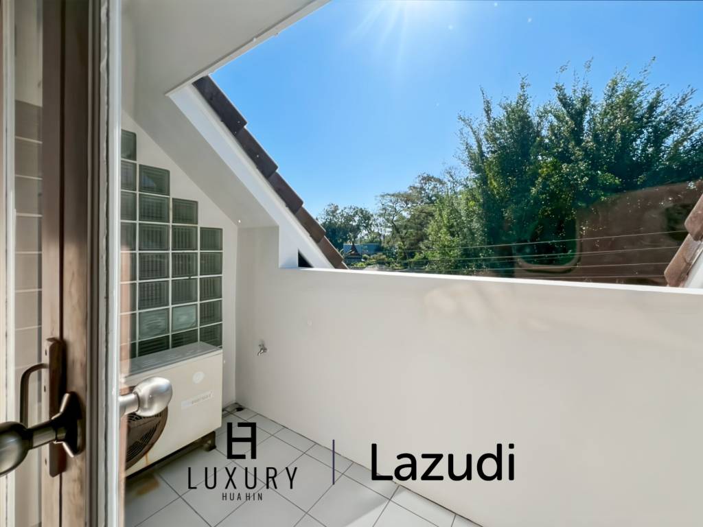 Baan Chaliang Lom : 5 Bedroom, Two Storey Villa A Few Steps from Hua Hin Beach