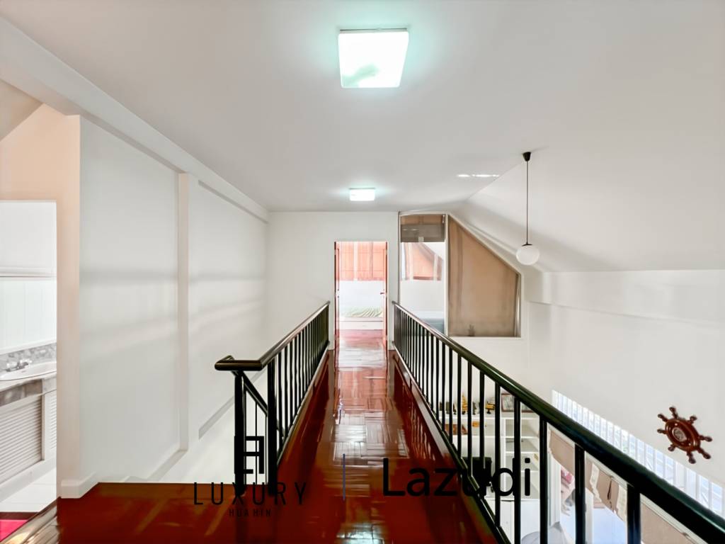 Baan Chaliang Lom : 5 Bedroom, Two Storey Villa A Few Steps from Hua Hin Beach