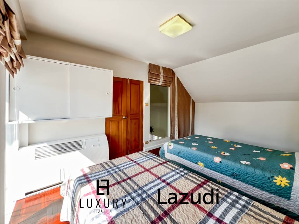 Baan Chaliang Lom : 5 Bedroom, Two Storey Villa A Few Steps from Hua Hin Beach