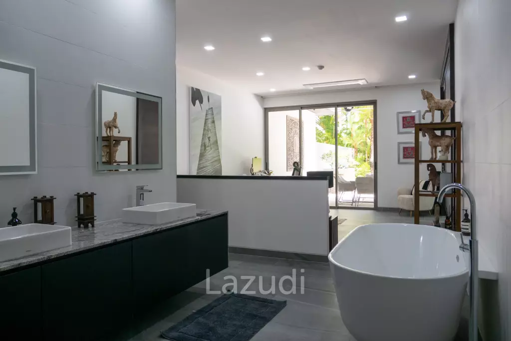 Foreign Freehold 3-Bedroom Condo with Private Pool in Bang Tao