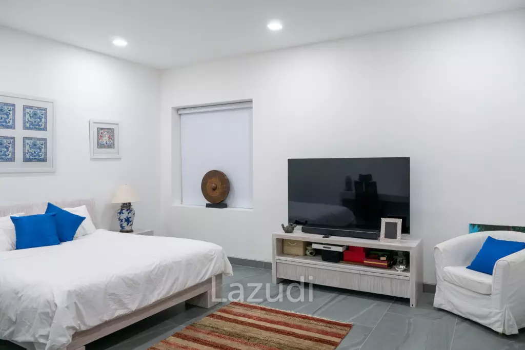 Foreign Freehold 3-Bedroom Condo with Private Pool in Bang Tao