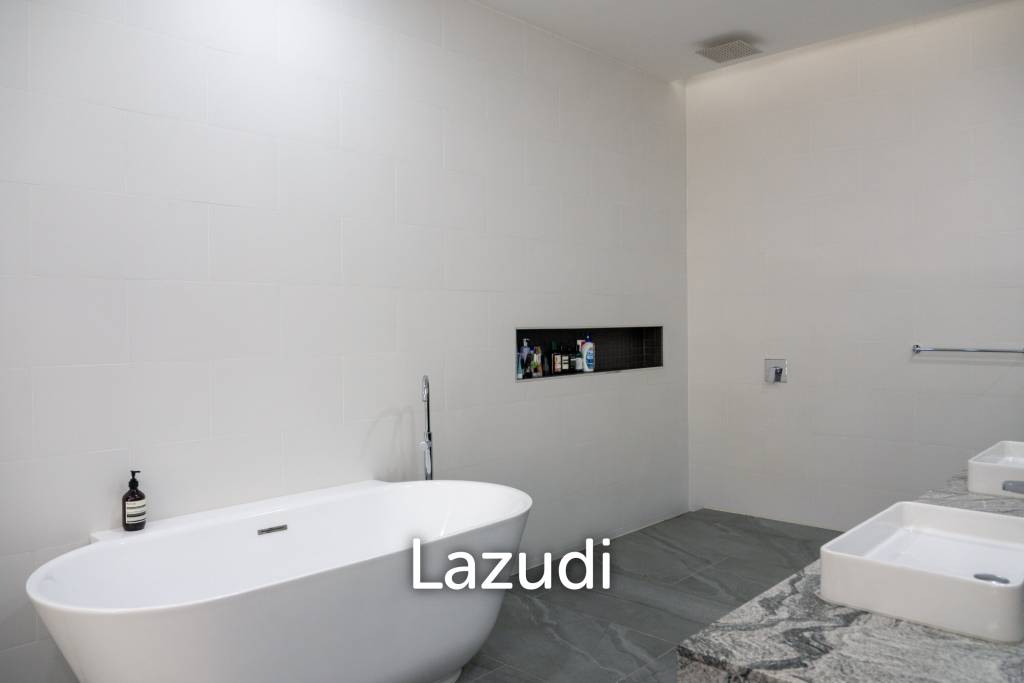 Foreign Freehold 3-Bedroom Condo with Private Pool in Bang Tao
