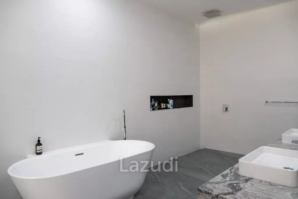 Foreign Freehold 3-Bedroom Condo with Private Pool in Bang Tao