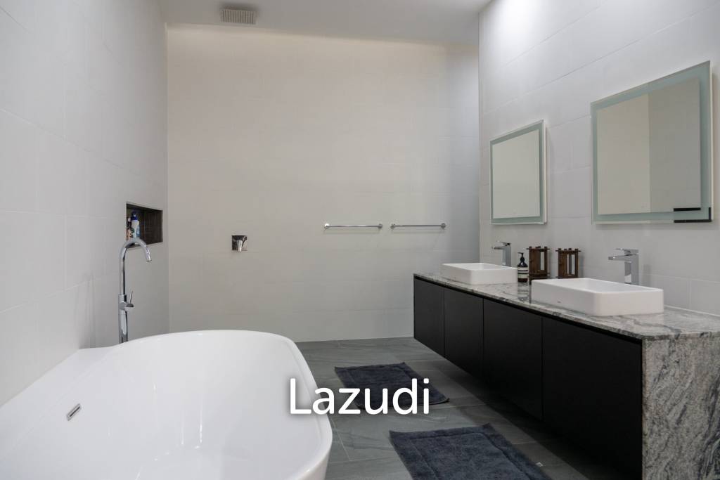 Foreign Freehold 3-Bedroom Condo with Private Pool in Bang Tao