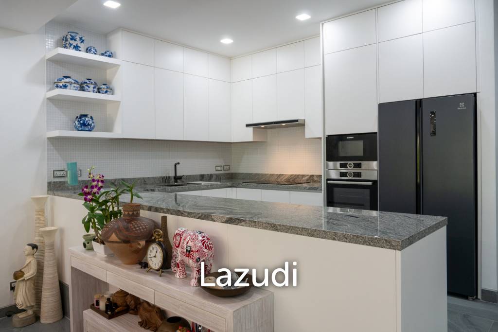 Foreign Freehold 3-Bedroom Condo with Private Pool in Bang Tao
