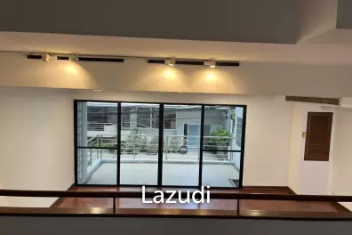 4 Bed 5 Bath 400 SQ.M 33 SQ.W Townhouse In Soi Ruamrudee