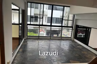 4 Bed 5 Bath 400 SQ.M 33 SQ.W Townhouse In Soi Ruamrudee