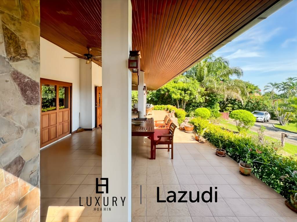 White Lotus 1 Tropical 3 Bedroom Villa with Expansive Garden