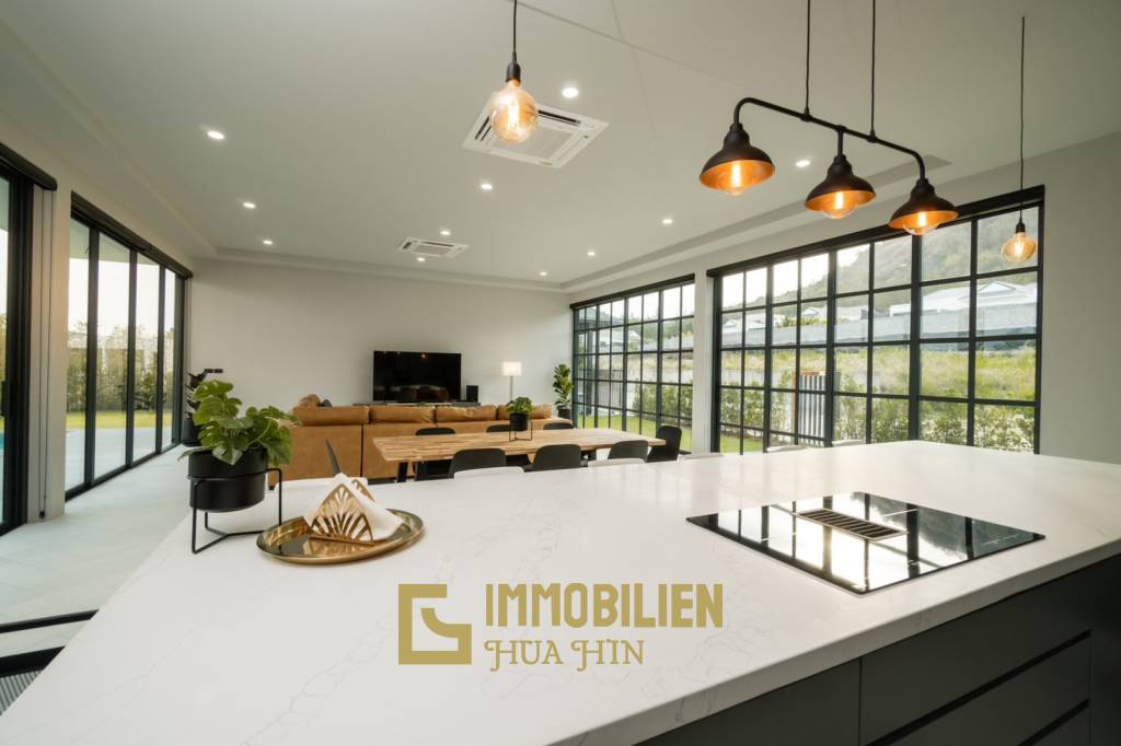 5 Schlafzimmer / 6 Badezimmer / Bergblick