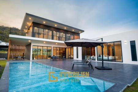 5 Schlafzimmer / 6 Badezimmer / Bergblick