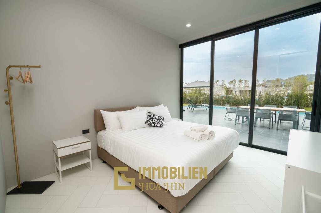 5 Schlafzimmer / 6 Badezimmer / Bergblick