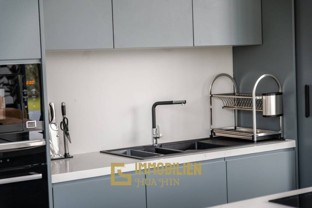 5 Schlafzimmer / 6 Badezimmer / Bergblick