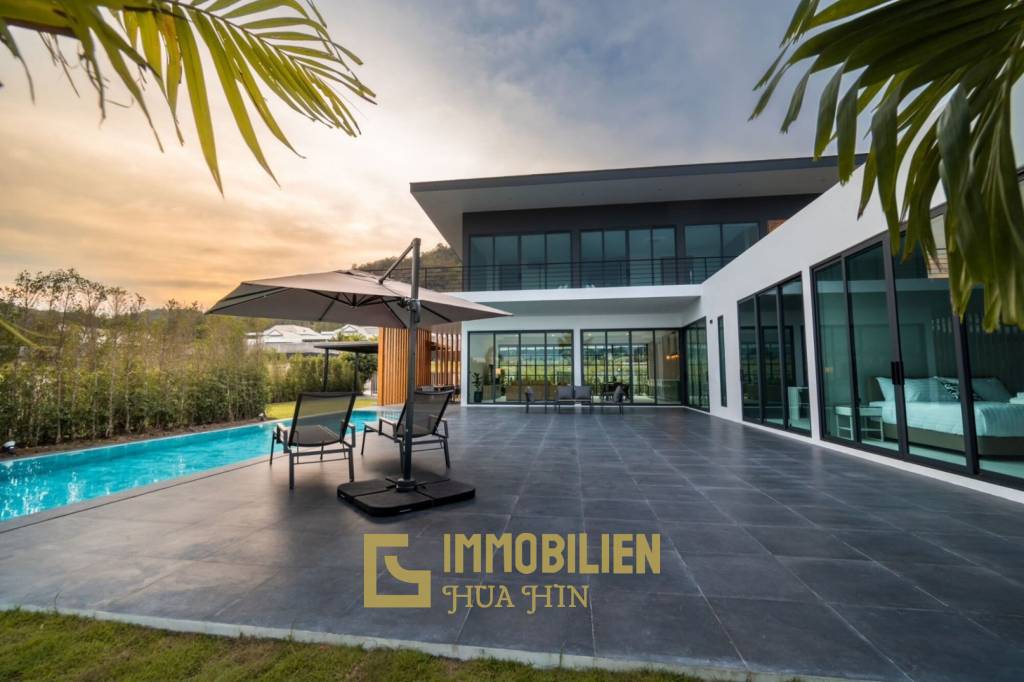 5 Schlafzimmer / 6 Badezimmer / Bergblick