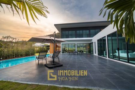 5 Schlafzimmer / 6 Badezimmer / Bergblick