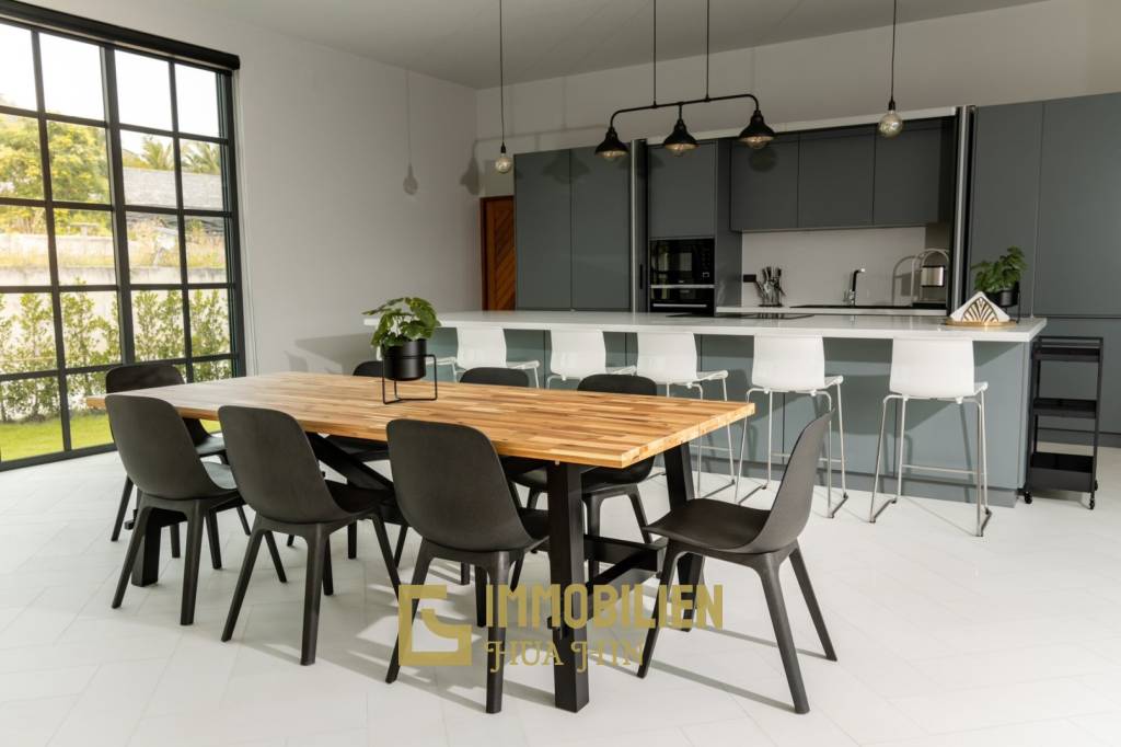 5 Schlafzimmer / 6 Badezimmer / Bergblick