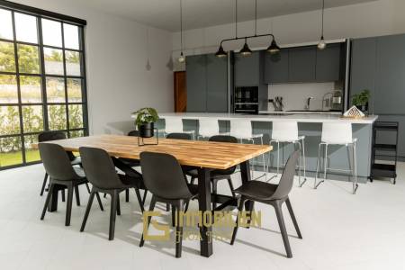 5 Schlafzimmer / 6 Badezimmer / Bergblick