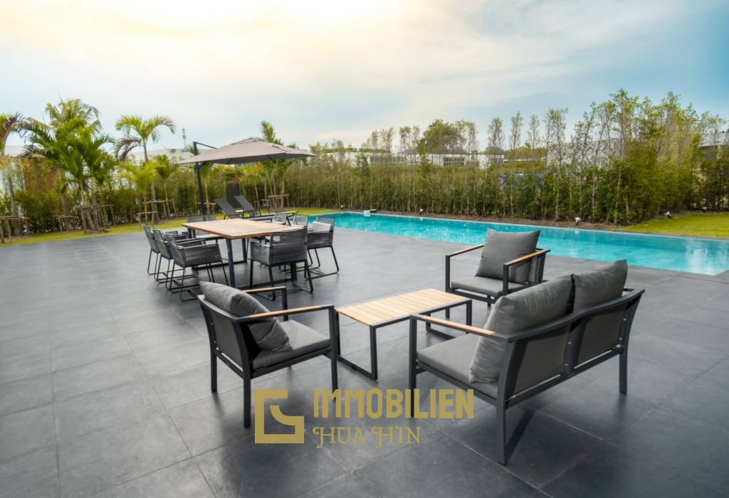 5 Schlafzimmer / 6 Badezimmer / Bergblick