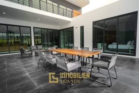 5 Schlafzimmer / 6 Badezimmer / Bergblick