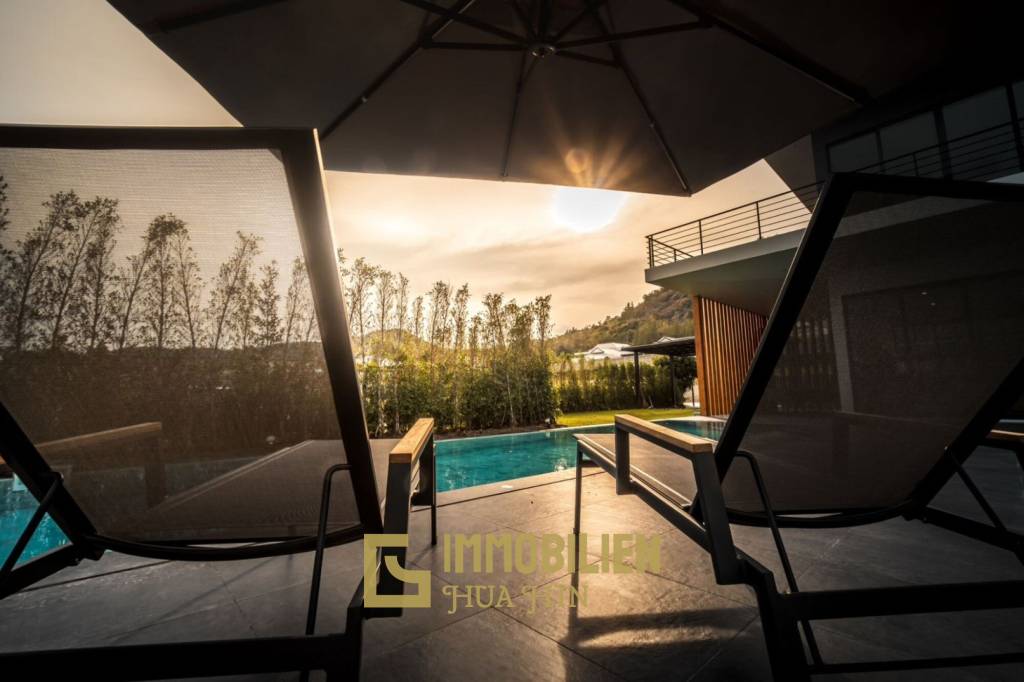 5 Schlafzimmer / 6 Badezimmer / Bergblick