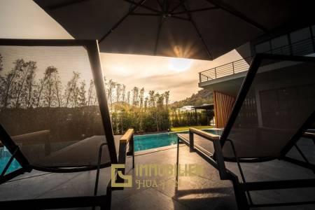 5 Schlafzimmer / 6 Badezimmer / Bergblick