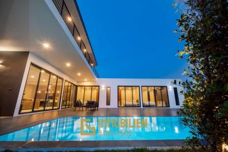 5 Schlafzimmer / 6 Badezimmer / Bergblick