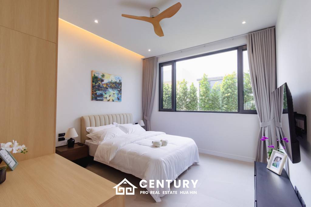 Beautiful modern pool villa in Nong Kae Hua Hin