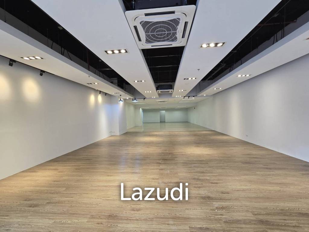 348 sqm streetfront office for rent in Khlong Tan Nuea Watthana Bangkok