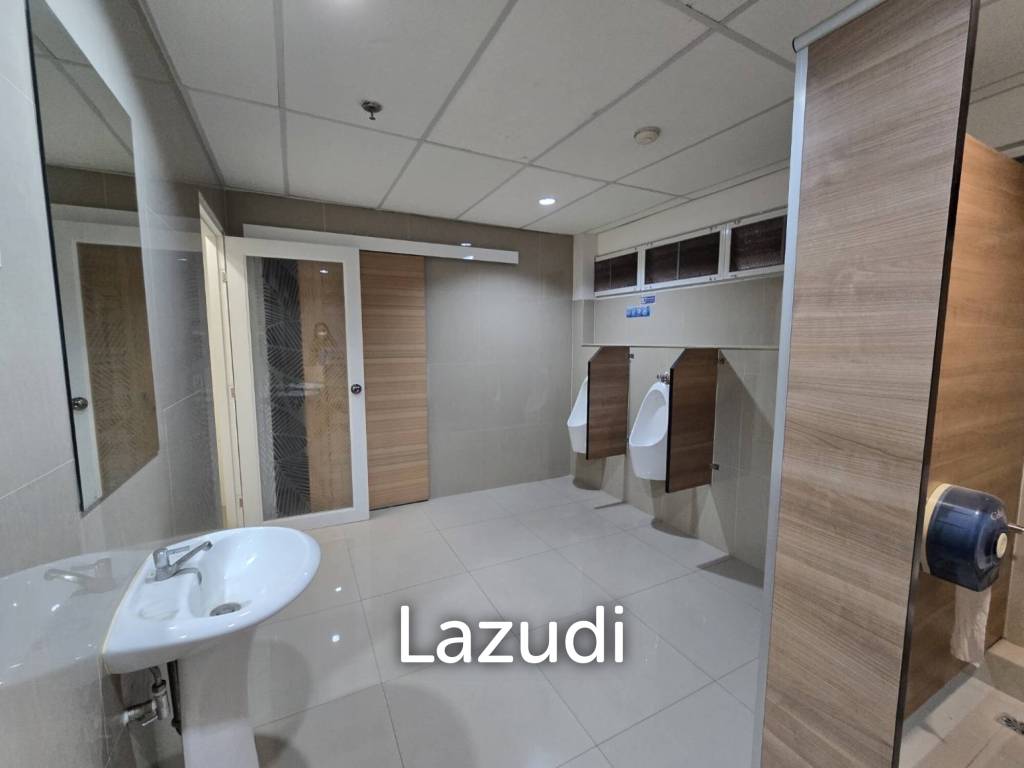348 sqm streetfront office for rent in Khlong Tan Nuea Watthana Bangkok